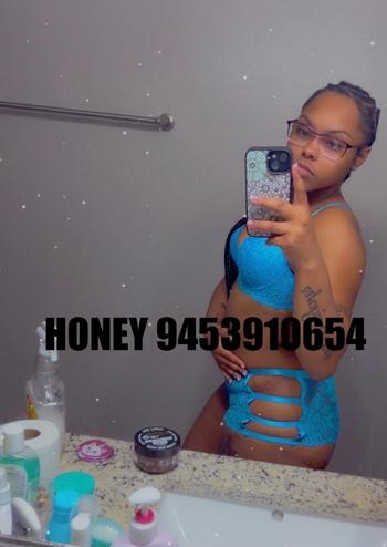 Honey, 24  female escort, Columbia