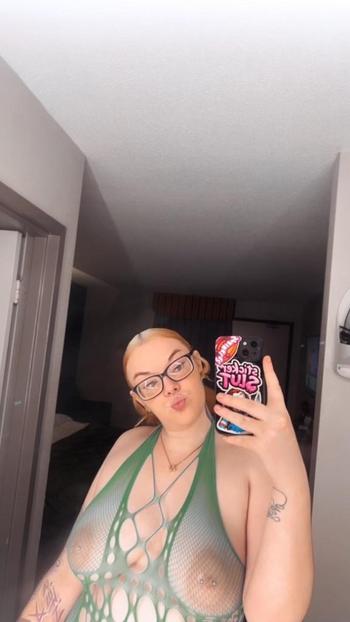 Akay , 25  female escort, Columbia