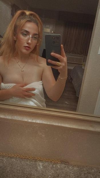 Cece, 25  female escort, Columbia